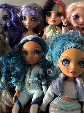 Bundle of 19 rainbow high Dolls